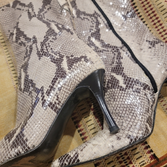 Charles David Snakeskin Short Stiletto Boots Made In Italy Sz 9 - Picture 11 of 16